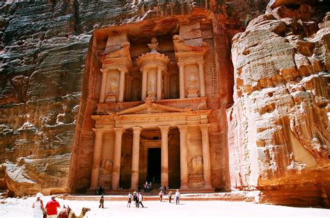 how was petra carved.